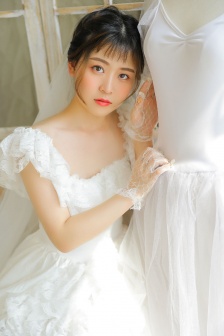 透明比基尼泳衣美女